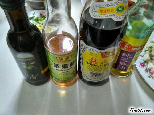 【凉拌皮蛋豆腐】