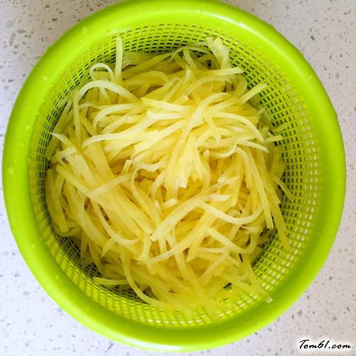 【花椒油凉拌土豆丝】