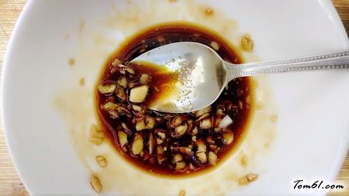 【凉拌菠菜花生米】