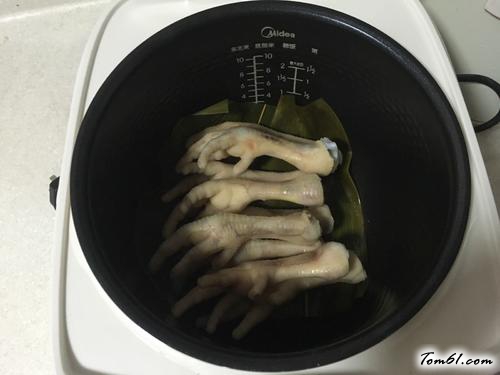 【电饭煲卤鸡爪】