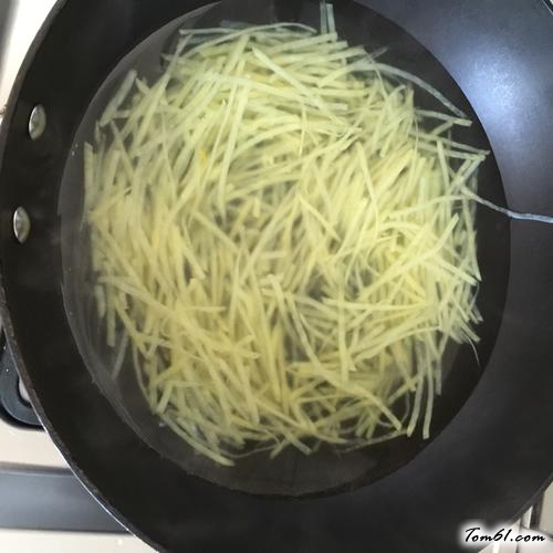 【花椒油凉拌土豆丝】