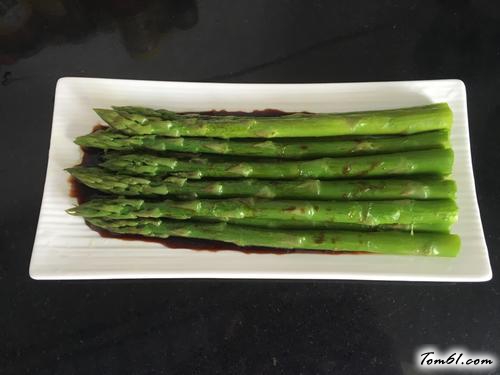 【蒜蓉白灼芦笋】