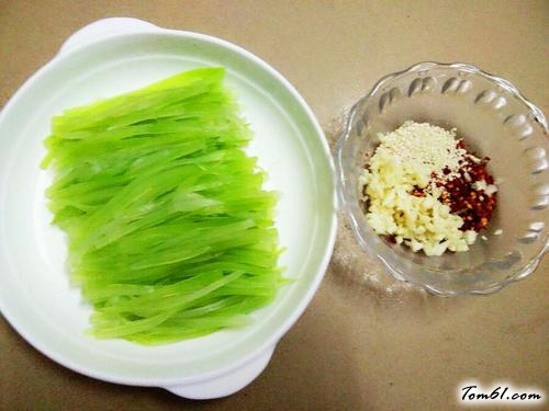 【凉拌莴笋丝】