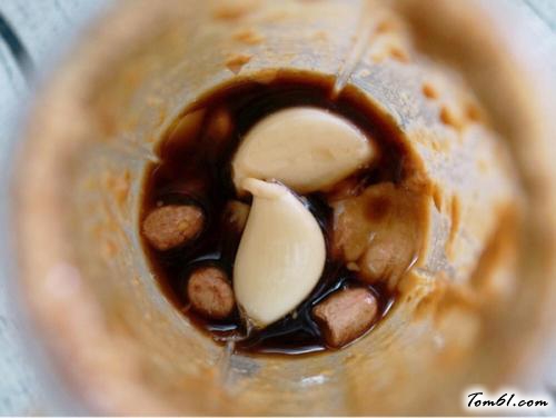 【苦苣杂蔬色拉（自制蒜泥花生酱）】