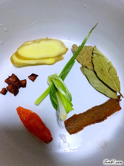 【五香卤五花肉】