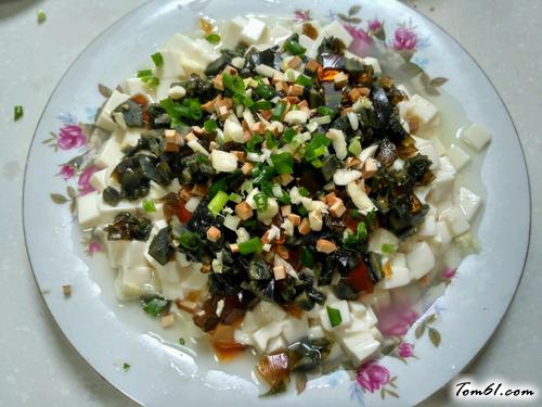 【凉拌皮蛋豆腐】