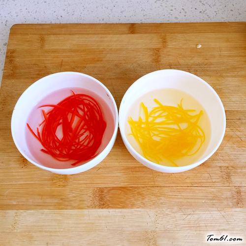 【花椒油凉拌土豆丝】