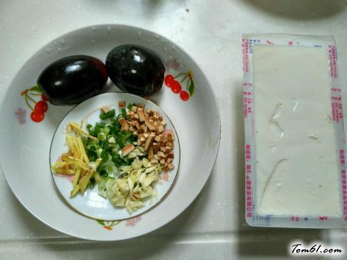【凉拌皮蛋豆腐】