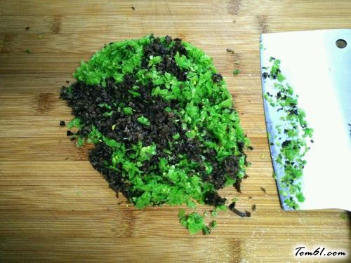 【木耳鲜肉馅馄饨】