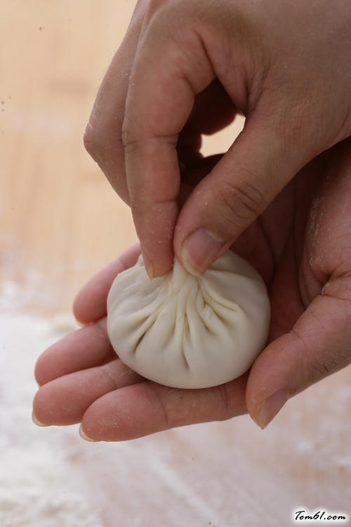 【鲜虾灌汤包】