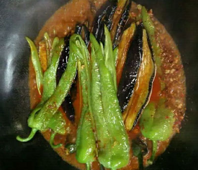 尖椒茄子怎么做风味十足，风味尖椒茄子的做