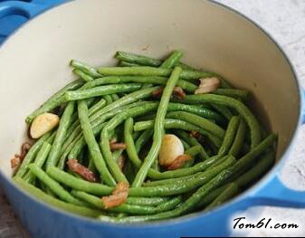 [农家土菜]五花肉炒豆角的做法