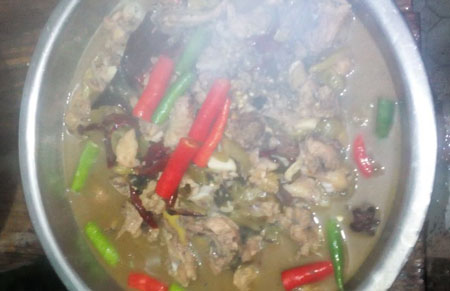 芸逍酸菜鸡火锅的做法，酸菜鸡火锅怎么做好