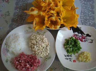 油煎南瓜花包，回味无穷的山庄农家菜图片2