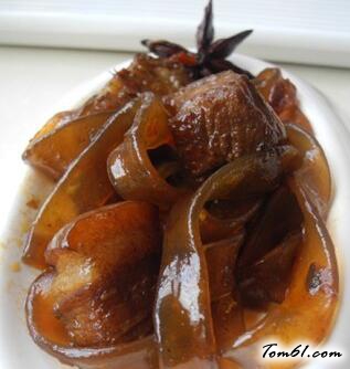 “猪肉炖粉条”用铁锅炖更好吃