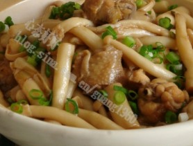 鸡肉炖蘑菇的做法，鸡肉怎么炖蘑菇好吃