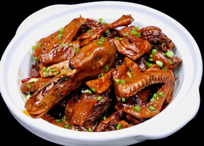 笋干烧老鸭的做法，老鸭美汁美味的吃法