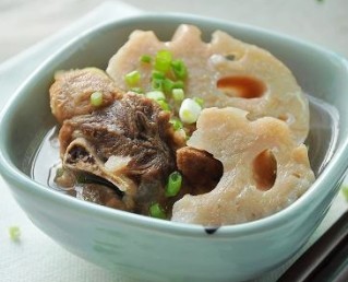 湖北莲藕骨头汤的做法