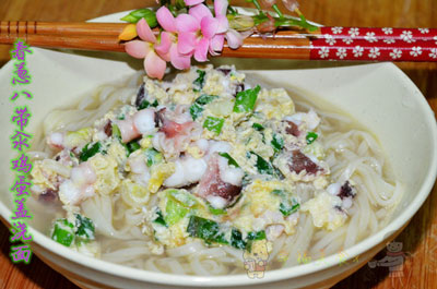 春葱八带氽鸡蛋，春季里搭配面条的不二之选