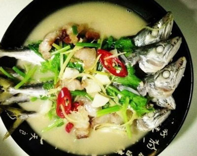 五花肉烧小马鲛鱼，小马鲛鱼的简单美味吃法