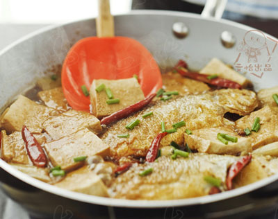 黄鱼烧豆腐的做法及要点，鲜美好吃又补钙的
