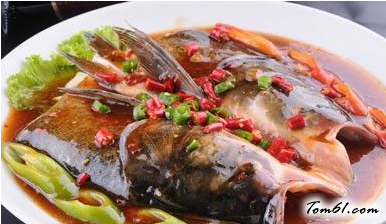 辣汁煮鱼头的做法