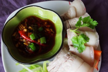 蒜泥白肉的做法，让吃肉没负担