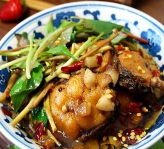 鱼腥草烧鱼，川南最火爆的鱼肉新吃法