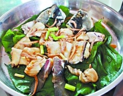 顺德桑叶蒸鱼的做法