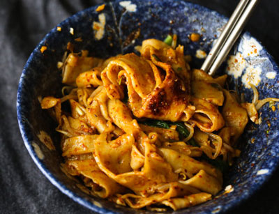 陕西油泼面的传世秘笈，陕西油泼扯面怎么做