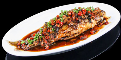 外婆菜烧鲫鱼的做法，烧鲫鱼怎么做超级下饭