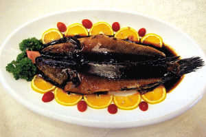 徐州名菜红烧微山湖四孔鲤鱼