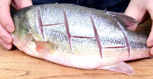 湘乳烧鲈鱼的做法，好吃到目瞪口呆的烧鲈鱼图片3