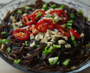 酸辣蕨根粉的做法