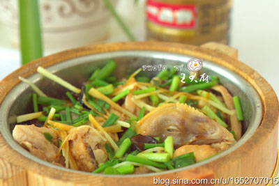 金针云耳蒸鸡的做法，适合秋季的美容养生菜