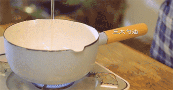 【蒜香生蚝】爆香蒜末