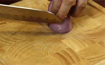 【海鲜意面】洋葱切粒