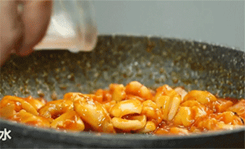 【海鲜意面】加入清水