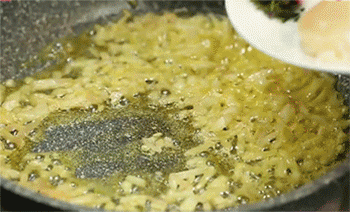 【海鲜意面】加入百里香