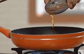 【黑椒牛排】倒油