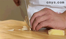 【剁椒鱼头】蒜切片