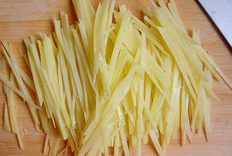 教新手怎样切土豆丝又快又细又好看图片2 教新手怎样切土豆丝又快又细又好看图片2