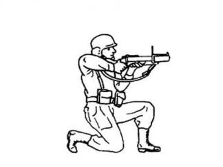 手持M79榴弹发射器的军人3