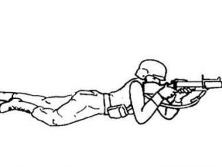 手持M79榴弹发射器的军人4