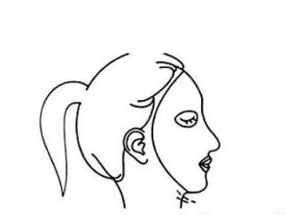 女人做面膜的样子