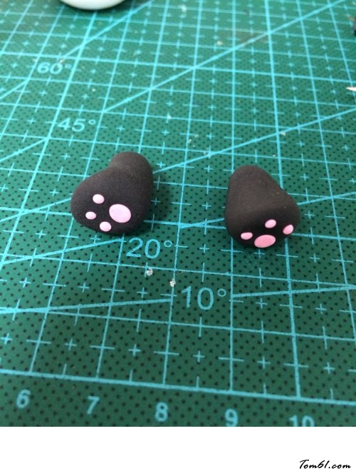 头顶苹果的小熊猫的彩泥橡皮泥制作教程图解图片4