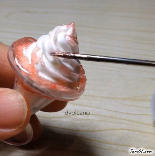 圣代杯冰激凌的彩泥橡皮泥制作教程图解图片12 圣代杯冰激凌的彩泥橡皮泥制作教程图解图片12
