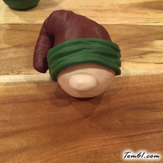 麻花辫胡子的圣诞老人的彩泥橡皮泥制作教程图解图片12 麻花辫胡子的圣诞老人的彩泥橡皮泥制作教程图解图片12