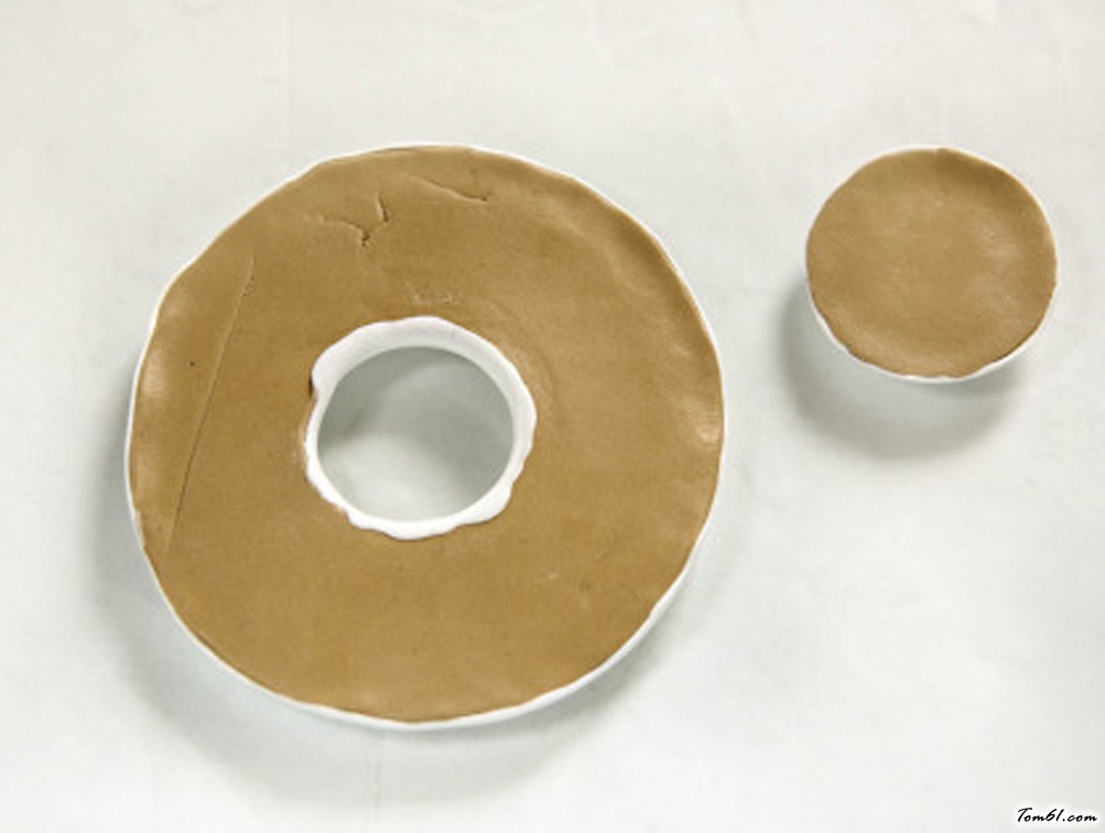 甜甜圈软陶的彩泥橡皮泥制作教程图解 图片7 甜甜圈软陶的彩泥橡皮泥制作教程图解 图片7