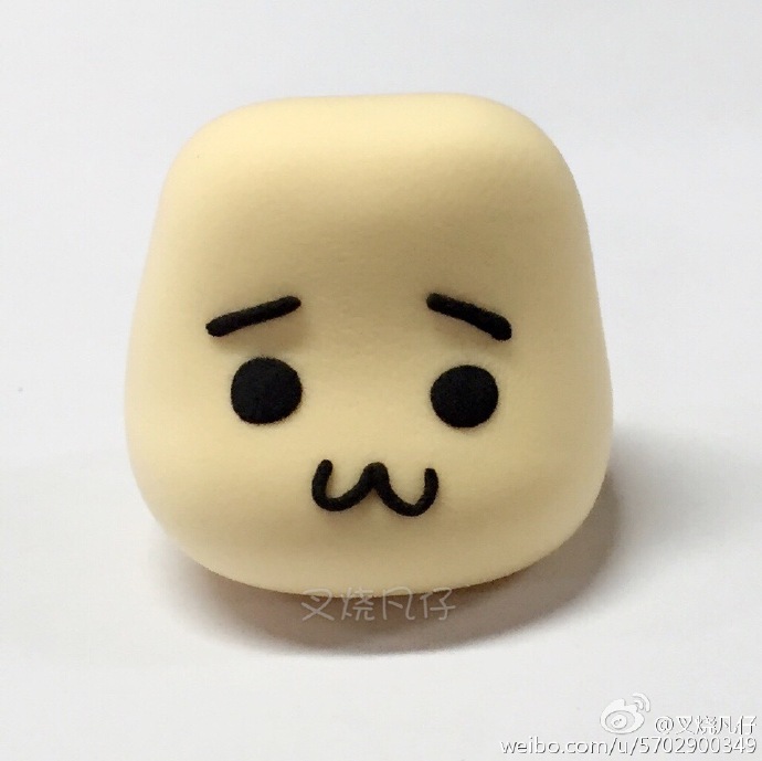 嘟着嘴超萌的牛轰轰粘土小人偶做法